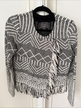 Leo & Sage Black and White Fringe Knit Sweater